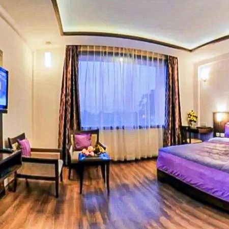 Delux Plaza By Wb Inn Agra  Exterior foto