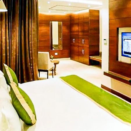 Delux Plaza By Wb Inn Agra  Exterior foto