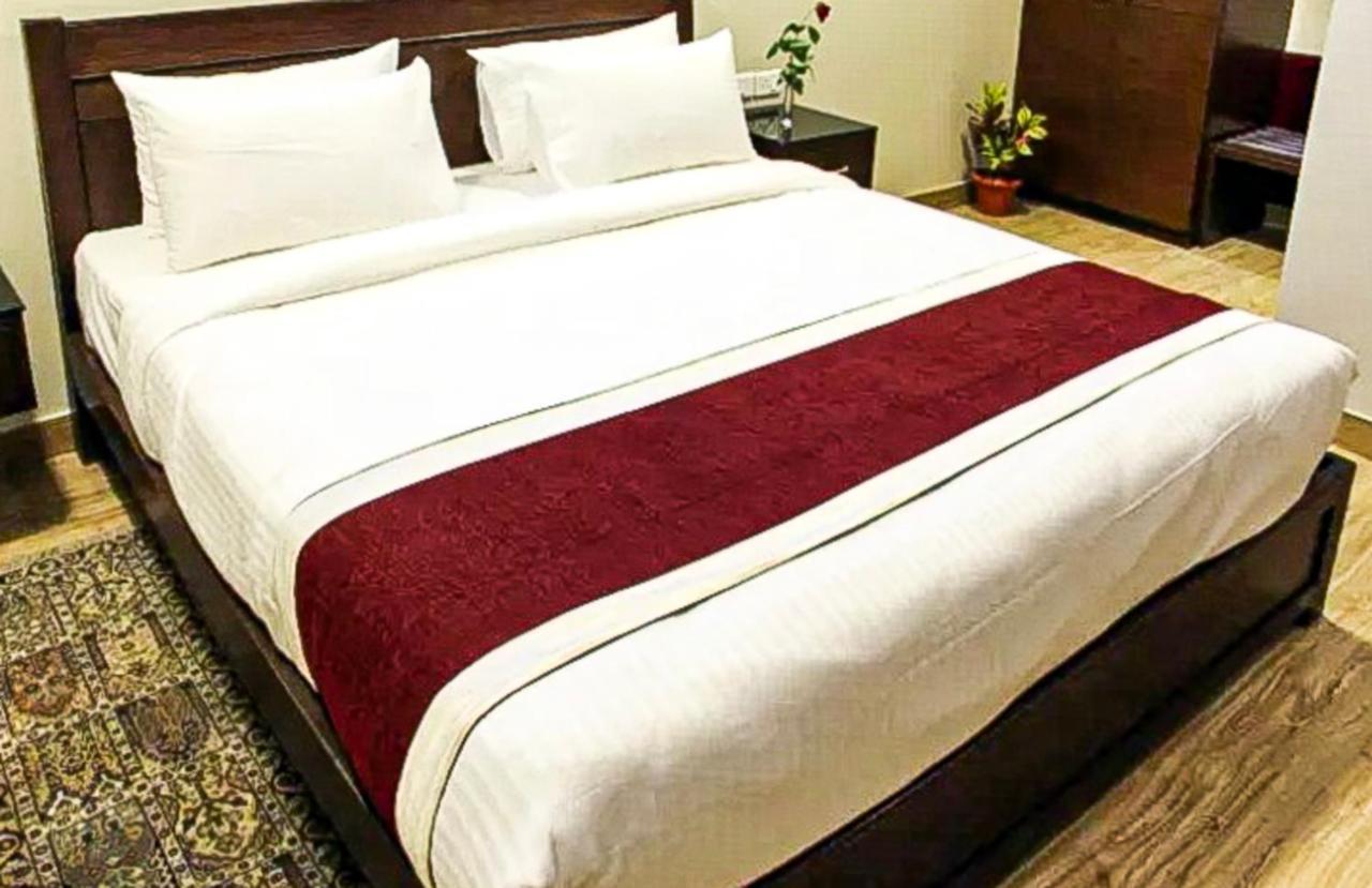 Delux Plaza By Wb Inn Agra  Exterior foto
